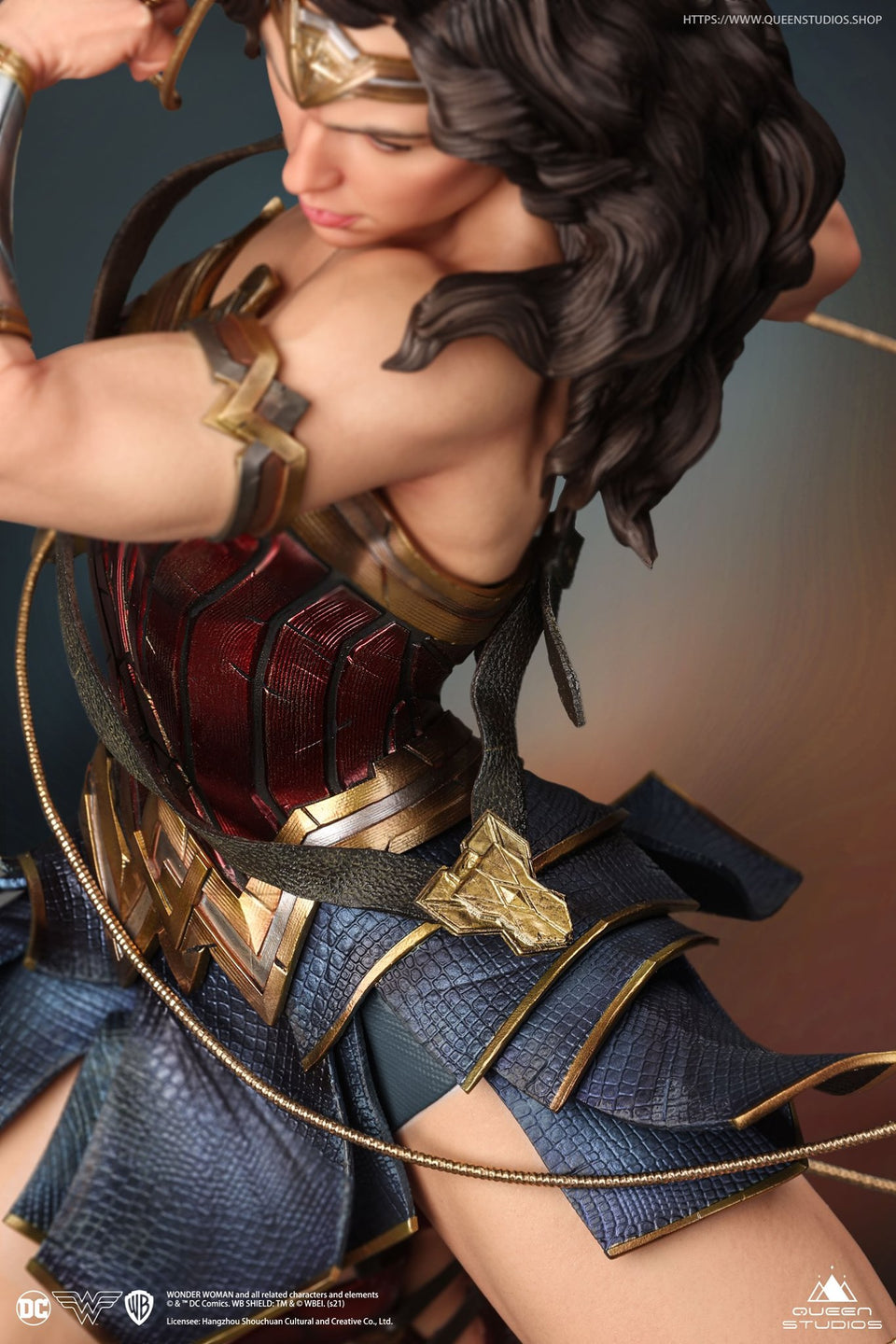 Queen Studios Wonder Woman 1/4 Scale Statue