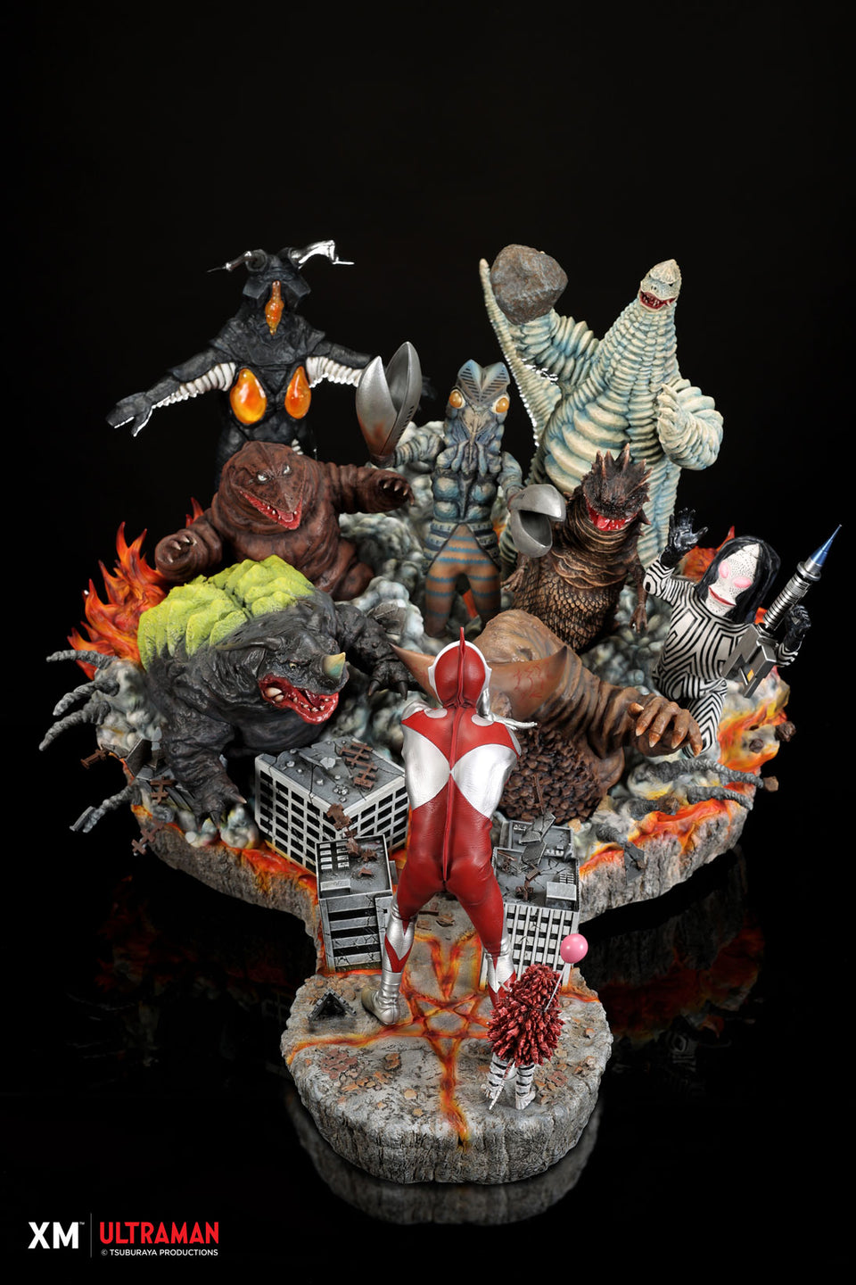 XM Studios Ultraman VS Kaiju (30cm) Scale Statue